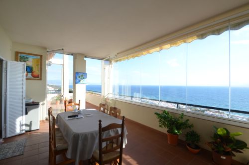 R3978817